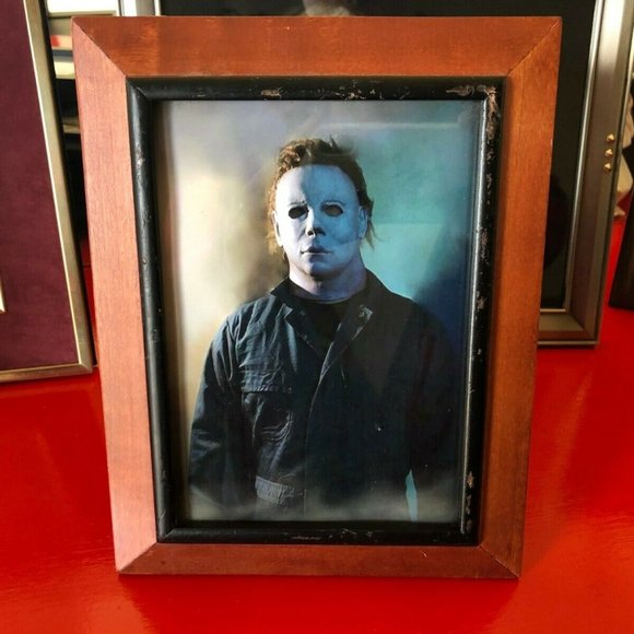SCARY MICHAEL MYERS EPIC STARE SCENE FRAMED PHOTO - Picture 1 of 16